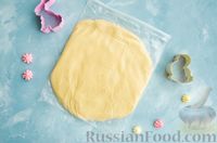 Фото приготовления рецепта: Пасхальный торт из песочных коржей со сливочно-сырным кремом - шаг №6