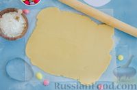 Фото приготовления рецепта: Пасхальный торт из песочных коржей со сливочно-сырным кремом - шаг №7