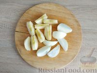 Фото приготовления рецепта: Котлеты из индейки с яблоком и базиликом - шаг №4