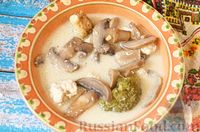 Фото приготовления рецепта: Сливочный суп с куриными кнелями, брокколи и шампиньонами - шаг №9