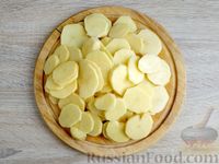 Фото приготовления рецепта: Картофель под сырно-грибным соусом (в духовке) - шаг №8