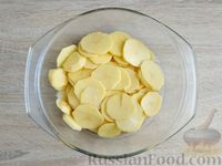 Фото приготовления рецепта: Картофель под сырно-грибным соусом (в духовке) - шаг №9