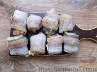 Фото приготовления рецепта: Рулетики из минтая с плавленым сыром - шаг №6