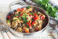 Фото к рецепту: Гречневая лапша с грибами, овощами и кокосовым молоком