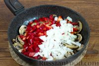 Фото приготовления рецепта: Гречневая лапша с грибами, овощами и кокосовым молоком - шаг №6