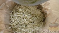Фото приготовления рецепта: Капустный заливной пирог с овсянкой, грибами и сыром - шаг №19