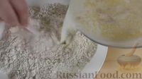 Фото приготовления рецепта: Дрожжевые лепёшки на сметане, с чесночным маслом - шаг №3