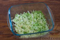 Фото приготовления рецепта: Капустный салат со щавелем - шаг №2
