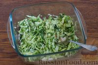 Фото приготовления рецепта: Капустный салат со щавелем - шаг №5