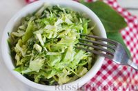 Фото приготовления рецепта: Капустный салат со щавелем - шаг №6