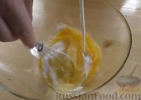 Фото приготовления рецепта: Капустный заливной пирог с овсянкой, грибами и сыром - шаг №8