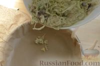 Фото приготовления рецепта: Капустный заливной пирог с овсянкой, грибами и сыром - шаг №17