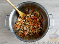 Фото приготовления рецепта: Куриный суп с шампиньонами и стручковой фасолью - шаг №10