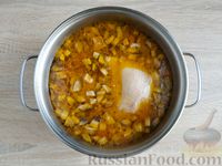 Фото приготовления рецепта: Куриный суп с шампиньонами и стручковой фасолью - шаг №13
