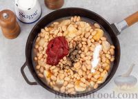 Фото приготовления рецепта: Куриное филе, тушенное в томатном соусе с консервированной фасолью - шаг №5