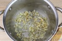 Фото приготовления рецепта: Картофельный суп-пюре с кукурузой, крекерами и молоком - шаг №5
