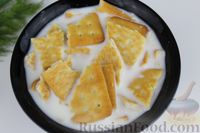 Фото приготовления рецепта: Картофельный суп-пюре с кукурузой, крекерами и молоком - шаг №2