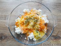 Фото приготовления рецепта: Сырники с яблоками, морковью и мятой - шаг №6
