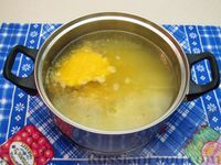Фото приготовления рецепта: Сырный суп с фрикадельками из крабовых палочек - шаг №8