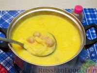 Фото приготовления рецепта: Сырный суп с фрикадельками из крабовых палочек - шаг №18