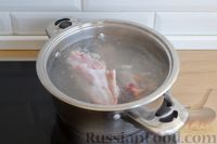Фото приготовления рецепта: Суп с индейкой, макаронами и консервированным горошком - шаг №2