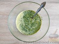Фото приготовления рецепта: Яичный рулет со шпинатом и сыром (в духовке) - шаг №7