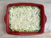 Фото приготовления рецепта: Яичный рулет со шпинатом и сыром (в духовке) - шаг №12