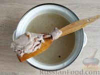 Фото приготовления рецепта: Густой куриный суп с фасолью, брокколи и плавленым сыром - шаг №3