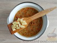 Фото приготовления рецепта: Густой куриный суп с фасолью, брокколи и плавленым сыром - шаг №9