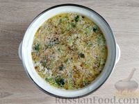 Фото приготовления рецепта: Густой куриный суп с фасолью, брокколи и плавленым сыром - шаг №18