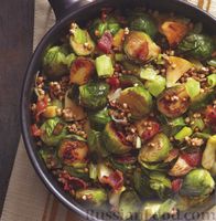 Фото к рецепту: Тёплый салат из гречки, бекона, брюссельской капусты, лука-порея и яблок