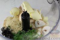 Фото приготовления рецепта: Филе хека, запечённое под грибной "шубкой" с зеленью - шаг №5