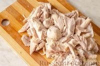 Фото приготовления рецепта: Красный борщ с курицей, черешковым сельдереем и чесноком - шаг №6
