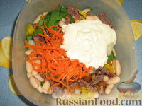 Фото приготовления рецепта: Салат с языком, опятами и овощами по-корейски - шаг №12