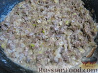 Фото приготовления рецепта: Запеканка из макарон, сыра и куриной печени - шаг №7