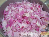 Фото приготовления рецепта: Варенье из лепестков розы по старинному рецепту - шаг №1