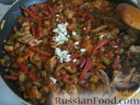 Фото приготовления рецепта: Украинская солянка - шаг №12