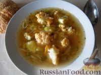 Фото к рецепту: Суп с цветной капустой (брокколи) и вермишелью