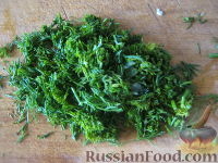 Фото приготовления рецепта: Витаминный салат с крабовыми палочками - шаг №3