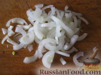 Фото приготовления рецепта: Витаминный салат с крабовыми палочками - шаг №7