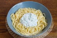 Фото приготовления рецепта: Спагетти с творожно-сливочным соусом - шаг №6