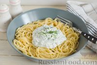 Фото приготовления рецепта: Спагетти с творожно-сливочным соусом - шаг №7