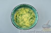 Фото приготовления рецепта: Суп с курицей, шампиньонами и яичными блинчиками - шаг №10