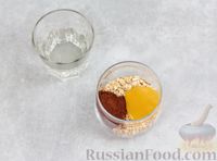 Фото приготовления рецепта: Ленивая овсянка на воде, с какао, мёдом и бананом - шаг №2