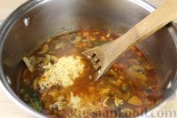 Фото приготовления рецепта: Суп с консервированной фасолью, грибами, беконом и сыром - шаг №12