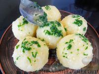 Фото к рецепту: Картофельные клёцки со сливочным маслом и зеленью
