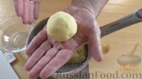 Фото приготовления рецепта: Картофельные клёцки со сливочным маслом и зеленью - шаг №7