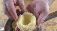 Фото приготовления рецепта: Картофельные клёцки со сливочным маслом и зеленью - шаг №8