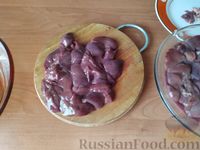 Фото приготовления рецепта: Гречневая запеканка с куриной печёнкой, овощами и сыром - шаг №5