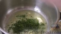 Фото приготовления рецепта: Картофельные клёцки со сливочным маслом и зеленью - шаг №11